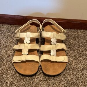 Vionic Cream Strappy Sandals Women’s Size 11